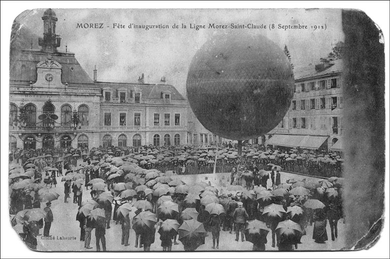 Morez - Fête d'inauguration de la Ligne Morez-Saint-Claude (8 Septembre 1912). © Yves  Sancey (reproduction) / Région Bourgogne-Franche-Comté, Inventaire du patrimoine - 2010 Morez - Fête d'inauguration de la Ligne Morez-Saint-Claude (8 Septembre 1912). © Yves  Sancey (reproduction) / Région Bourgogne-Franche-Comté, Inventaire du patrimoine - 2010