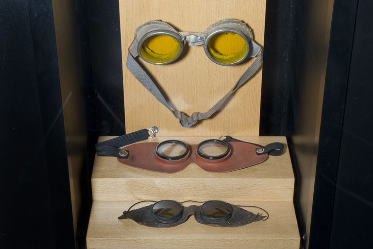Lunettes pour automobilistes. Collection du musée de la Lunette, Morez. © Yves Sancey / Région Bourgogne-Franche-Comté, Inventaire du patrimoine - 2010 Lunettes pour automobilistes. Collection du musée de la Lunette, Morez. © Yves Sancey / Région Bourgogne-Franche-Comté, Inventaire du patrimoine - 2010