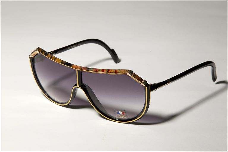 Lunettes solaires Léonard. Collection du musée de la Lunette, Morez. © Yves Sancey / Région Bourgogne-Franche-Comté, Inventaire du patrimoine - 2010 Lunettes solaires Léonard. Collection du musée de la Lunette, Morez. © Yves Sancey / Région Bourgogne-Franche-Comté, Inventaire du patrimoine - 2010