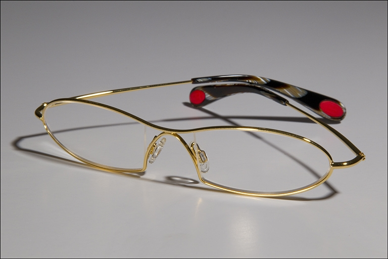 Lunettes de vue métalliques Bugatti. Collection du musée de la Lunette, Morez. © Yves Sancey / Région Bourgogne-Franche-Comté, Inventaire du patrimoine - 2010 Lunettes de vue métalliques Bugatti. Collection du musée de la Lunette, Morez. © Yves Sancey / Région Bourgogne-Franche-Comté, Inventaire du patrimoine - 2010