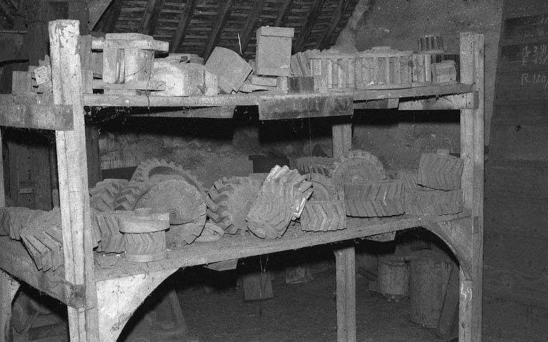Modèles d'engrenages en bois. © Rémi Hamelin / Région Bourgogne-Franche-Comté, Inventaire du patrimoine - 2010