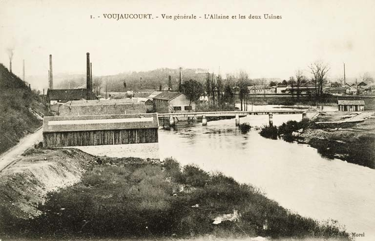 Voujaucourt - Vue générale. L'Allaine et les deux usines. © Jérôme  Mongreville (reproduction) / Région Bourgogne-Franche-Comté, Inventaire du patrimoine - 2011