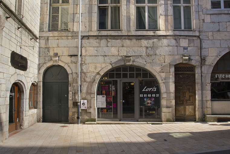 Façade antérieure : détail du rez-de-chaussée. © Yves Sancey / Région Bourgogne-Franche-Comté, Inventaire du patrimoine - 2011