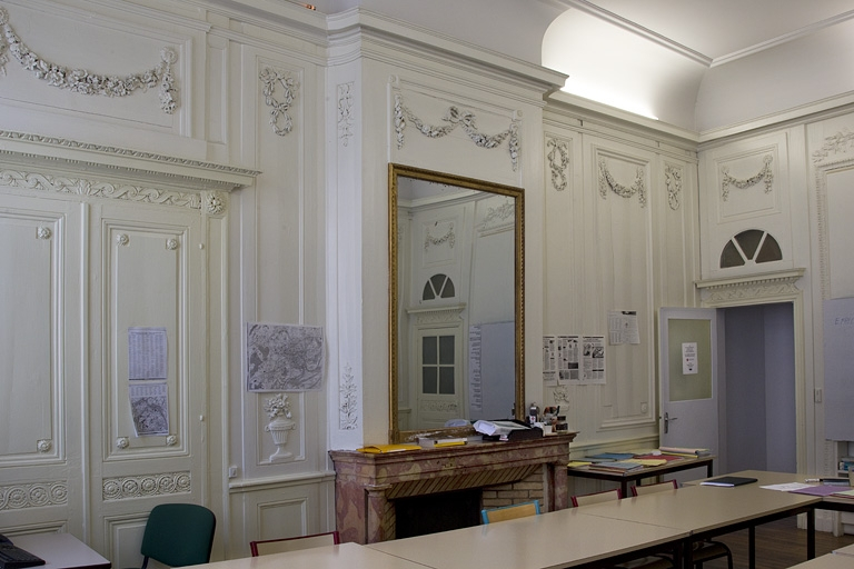 Intérieur, chambre à gauche du salon : lambris et cheminée. © Yves Sancey / Région Bourgogne-Franche-Comté, Inventaire du patrimoine - 2011