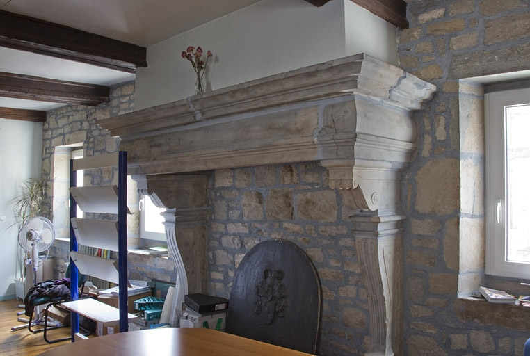 Intérieur, galerie : détail d'une cheminée. © Yves Sancey / Région Bourgogne-Franche-Comté, Inventaire du patrimoine - 2011