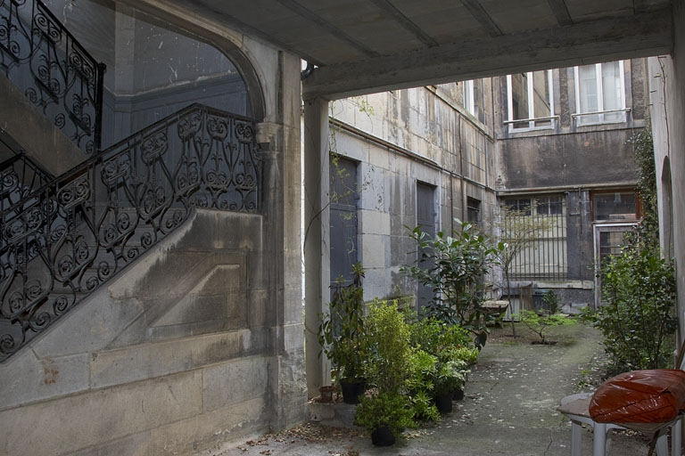 Vue de la deuxième cour depuis le logis secondaire en fond de parcelle. © Yves Sancey / Région Bourgogne-Franche-Comté, Inventaire du patrimoine - 2011