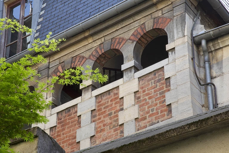 Deuxième cour, logis secondaire en fond de parcelle : façade de l'escalier, partie supérieure. © Yves Sancey / Région Bourgogne-Franche-Comté, Inventaire du patrimoine - 2011