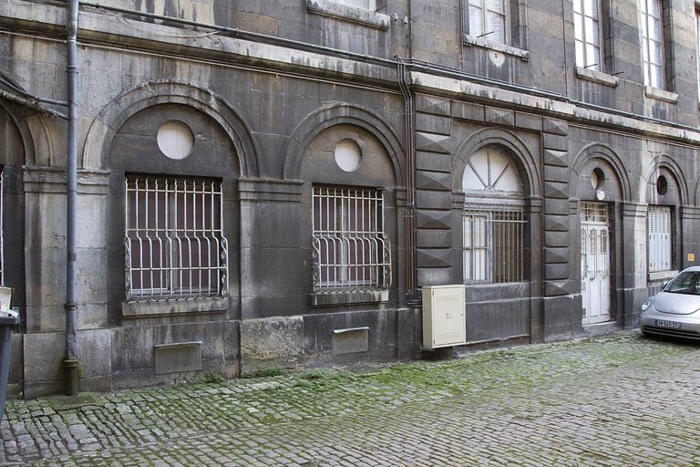 Aile gauche : détail du rez-de-chaussée, de trois quarts droit. © Yves Sancey / Région Bourgogne-Franche-Comté, Inventaire du patrimoine - 2011