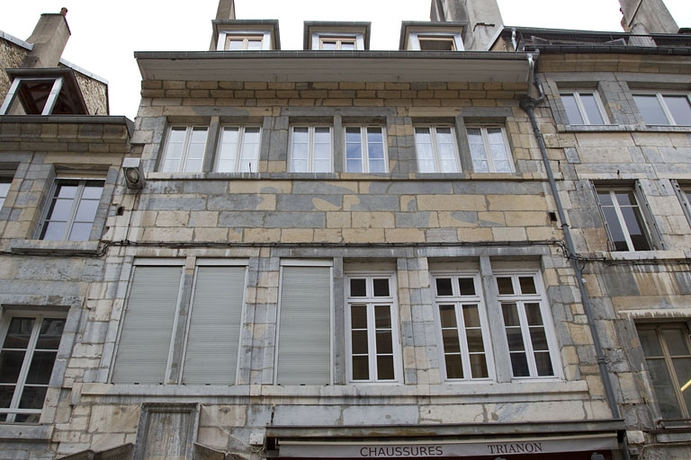 Façade antérieure du logis principal : détail des étages. © Yves Sancey / Région Bourgogne-Franche-Comté, Inventaire du patrimoine - 2011