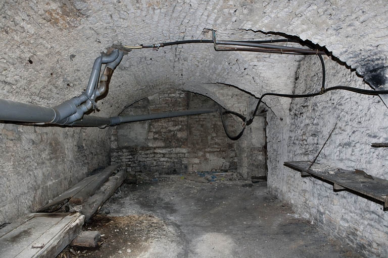 Logis principal, sous-sol : cave C, partie gauche. © Yves Sancey / Région Bourgogne-Franche-Comté, Inventaire du patrimoine - 2011