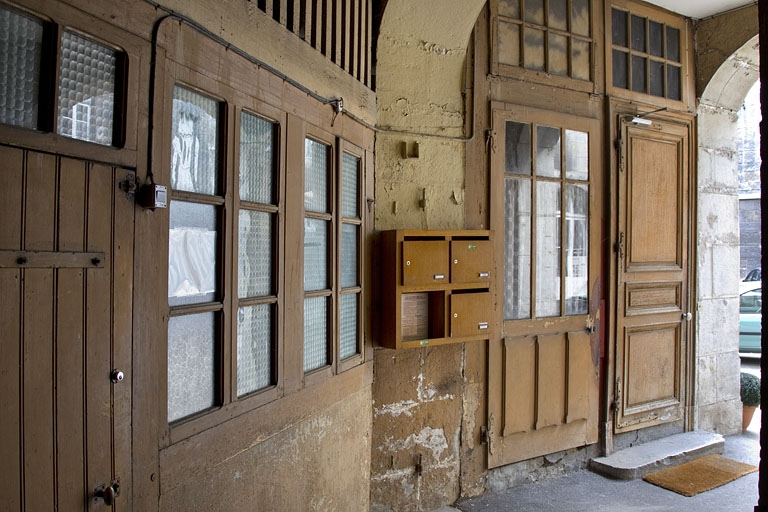 Ecurie : vue de la façade extérieure. © Yves Sancey / Région Bourgogne-Franche-Comté, Inventaire du patrimoine - 2011