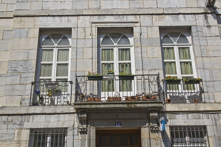 Logis principal, façade sur rue : détail du balcon. © Yves Sancey / Région Bourgogne-Franche-Comté, Inventaire du patrimoine - 2011
