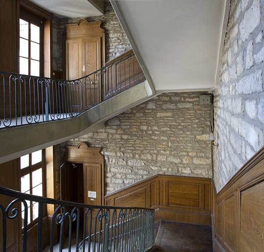 Logis principal, intérieur : partie supérieure de la cage d'escalier. © Yves Sancey / Région Bourgogne-Franche-Comté, Inventaire du patrimoine - 2011