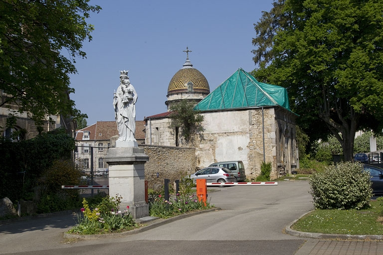 Pavillon de jardin : vue éloignée de trois quarts gauche. © Yves Sancey / Région Bourgogne-Franche-Comté, Inventaire du patrimoine - 2011