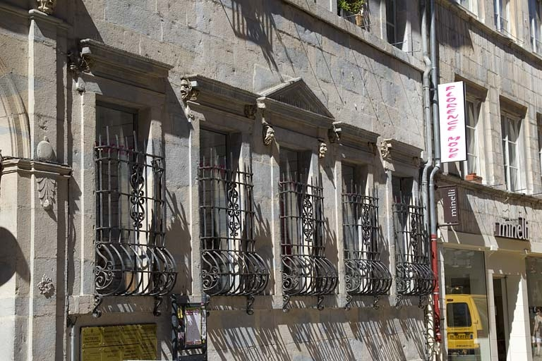 Logis principal, façade sur rue : partie droite du rez-de-chaussée. © Yves Sancey / Région Bourgogne-Franche-Comté, Inventaire du patrimoine - 2011