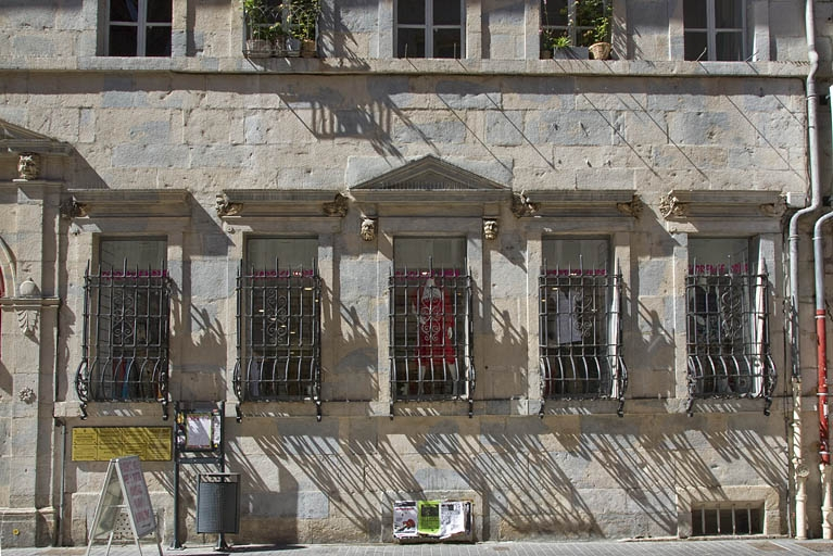 Logis principal, façade sur rue, partie droite : de face. © Yves Sancey / Région Bourgogne-Franche-Comté, Inventaire du patrimoine - 2011