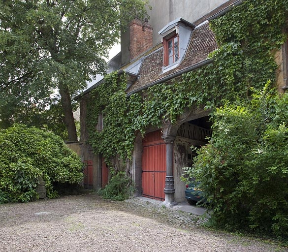 Vue d'ensemble du bâtiment des remises et du bûcher. © Yves Sancey / Région Bourgogne-Franche-Comté, Inventaire du patrimoine - 2011
