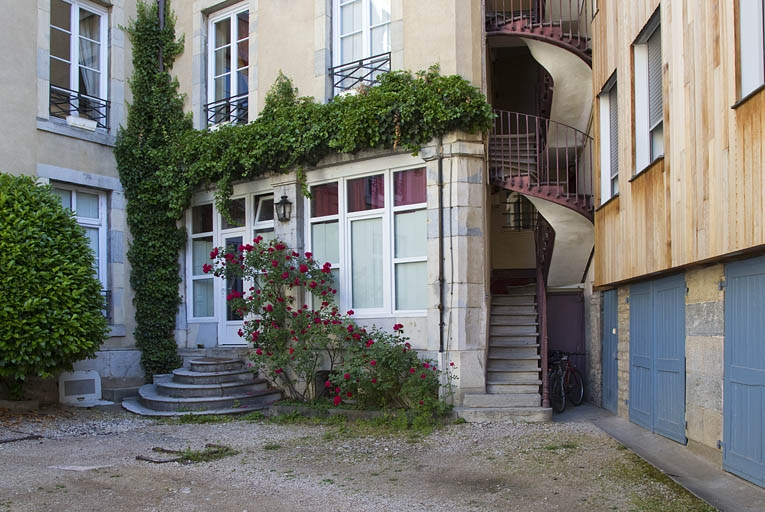 Logis secondaire à gauche de la cour : détail du rez-de-chaussée de l'aile droite. © Yves Sancey / Région Bourgogne-Franche-Comté, Inventaire du patrimoine - 2011