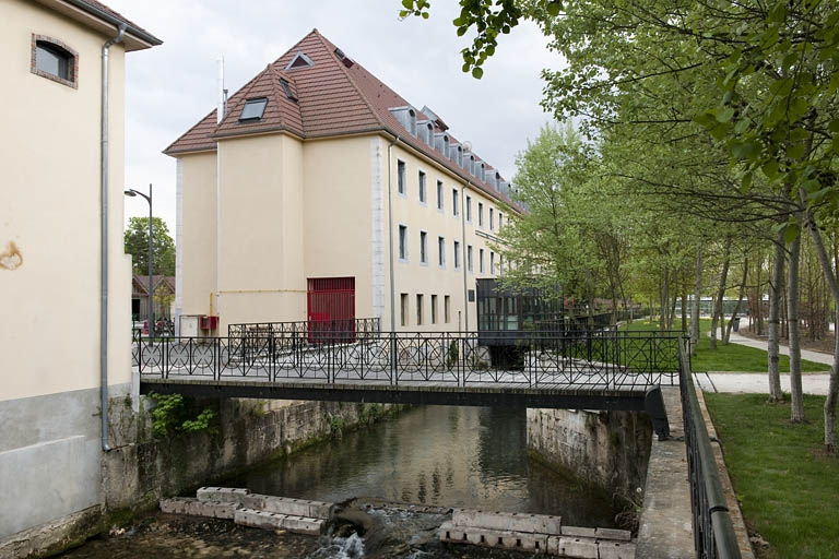 Atelier de filature sud. Façade sur le bief de dérivation. © Jérôme Mongreville / Région Bourgogne-Franche-Comté, Inventaire du patrimoine - 2011