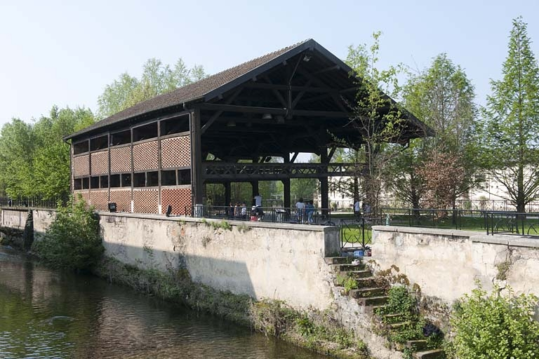 Hangar à bois. © Jérôme Mongreville / Région Bourgogne-Franche-Comté, Inventaire du patrimoine - 2011