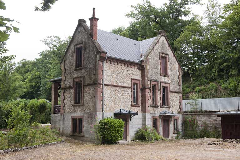 Conciergerie vue de trois quarts arrière. © Jérôme Mongreville / Région Bourgogne-Franche-Comté, Inventaire du patrimoine - 2011