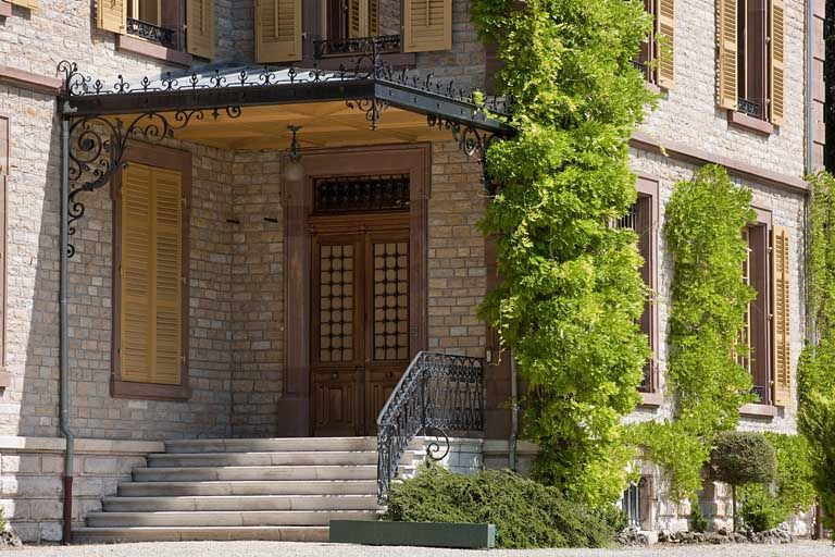 Escalier principal sur la façade antérieure. © Jérôme Mongreville / Région Bourgogne-Franche-Comté, Inventaire du patrimoine - 2011
