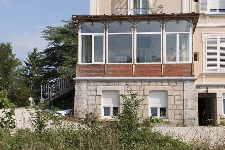 Détail de la véranda. © Jérôme Mongreville / Région Bourgogne-Franche-Comté, Inventaire du patrimoine - 2011