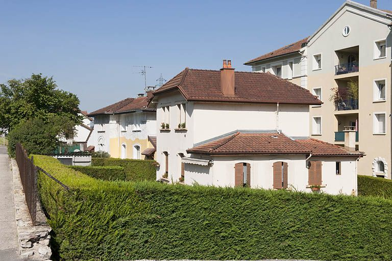Logements vus depuis l'ouest. © Jérôme Mongreville / Région Bourgogne-Franche-Comté, Inventaire du patrimoine - 2011