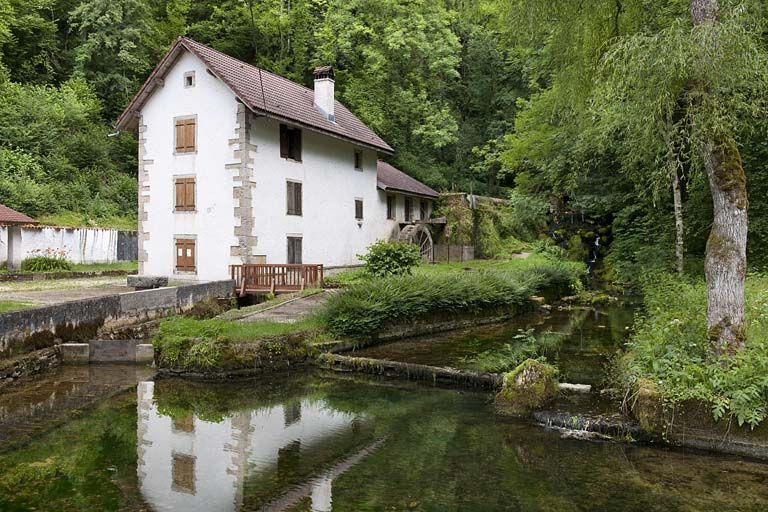 Le moulin et la Doue. © Jérôme Mongreville / Région Bourgogne-Franche-Comté, Inventaire du patrimoine - 2011 Le moulin et la Doue. © Jérôme Mongreville / Région Bourgogne-Franche-Comté, Inventaire du patrimoine - 2011