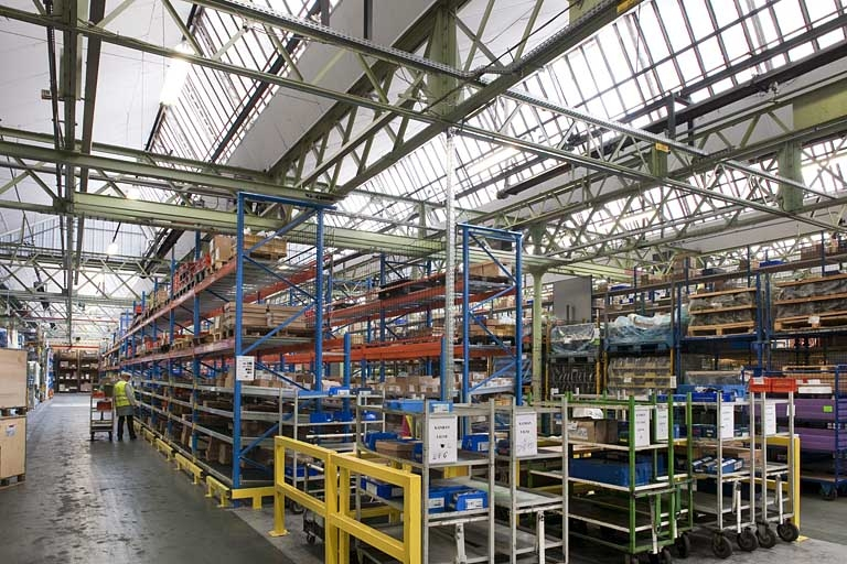 Atelier de rénovation boîtes de vitesses. Stockage des pièces. © Jérôme Mongreville / Région Bourgogne-Franche-Comté, Inventaire du patrimoine - 2011 Atelier de rénovation boîtes de vitesses. Stockage des pièces. © Jérôme Mongreville / Région Bourgogne-Franche-Comté, Inventaire du patrimoine - 2011