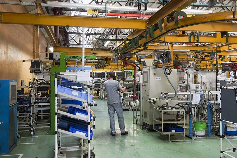 Atelier d'assemblage des moteurs. © Jérôme Mongreville / Région Bourgogne-Franche-Comté, Inventaire du patrimoine - 2011 Atelier d'assemblage des moteurs. © Jérôme Mongreville / Région Bourgogne-Franche-Comté, Inventaire du patrimoine - 2011