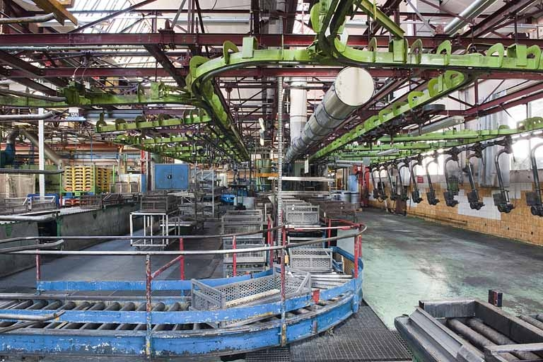 Atelier de rénovation des moteurs. Chaîne de montage (désaffectée). © Jérôme Mongreville / Région Bourgogne-Franche-Comté, Inventaire du patrimoine - 2011 Atelier de rénovation des moteurs. Chaîne de montage (désaffectée). © Jérôme Mongreville / Région Bourgogne-Franche-Comté, Inventaire du patrimoine - 2011