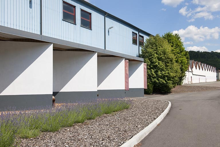 Magasin de stockage des véhicules et entrepôts industriels. © Jérôme Mongreville / Région Bourgogne-Franche-Comté, Inventaire du patrimoine - 2011 Magasin de stockage des véhicules et entrepôts industriels. © Jérôme Mongreville / Région Bourgogne-Franche-Comté, Inventaire du patrimoine - 2011