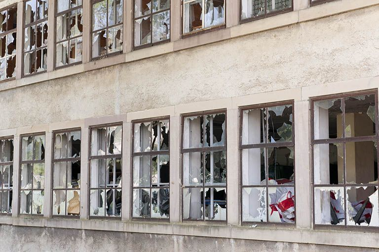 Détail des baies de la façade postérieure. © Jérôme Mongreville / Région Bourgogne-Franche-Comté, Inventaire du patrimoine - 2011