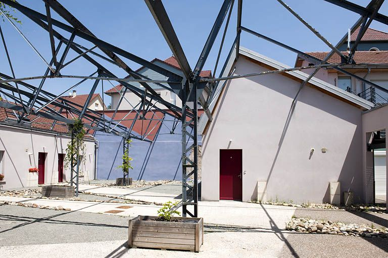 Réhabilitation d'un bâtiment industriel. Vue depuis le sud-ouest. © Jérôme Mongreville / Région Bourgogne-Franche-Comté, Inventaire du patrimoine - 2011