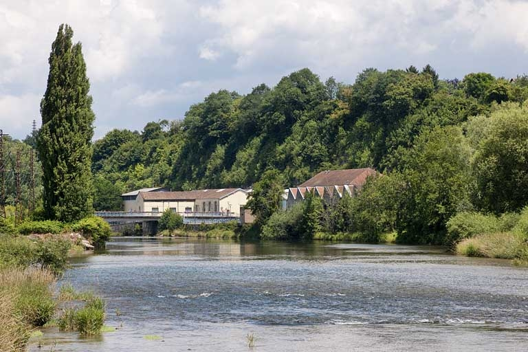 Vue d'ensemble depuis la rive gauche en amont. © Jérôme Mongreville / Région Bourgogne-Franche-Comté, Inventaire du patrimoine - 2011