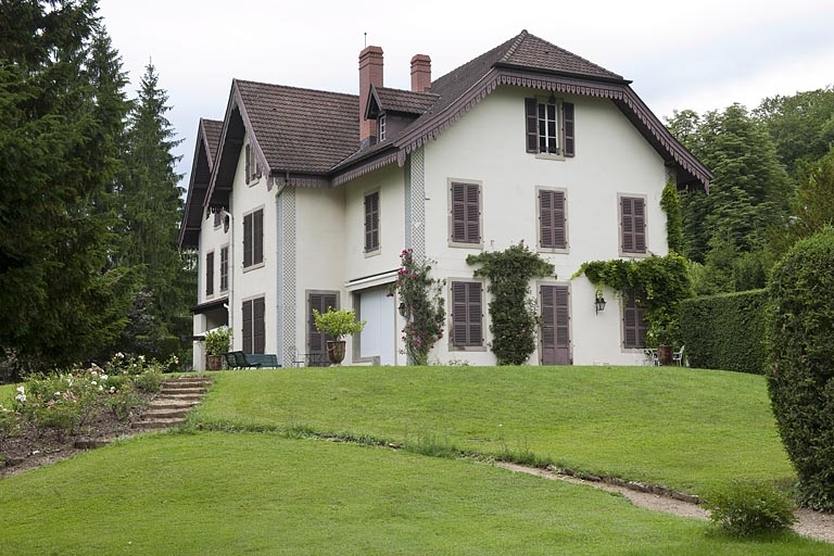 Vue de trois quarts arrière. © Jérôme Mongreville / Région Bourgogne-Franche-Comté, Inventaire du patrimoine - 2011