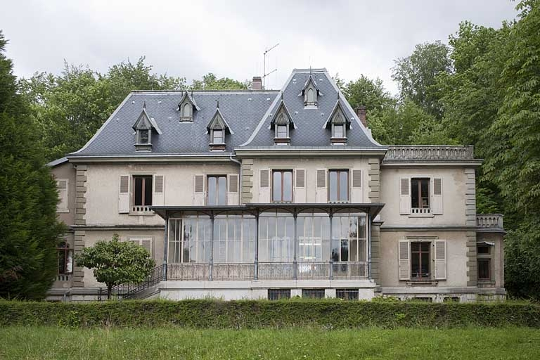 Façade antérieure depuis l'ouest. © Jérôme Mongreville / Région Bourgogne-Franche-Comté, Inventaire du patrimoine - 2011
