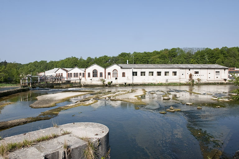Vue d'ensemble depuis la rive droite du Doubs. © Jérôme Mongreville / Région Bourgogne-Franche-Comté, Inventaire du patrimoine - 2011