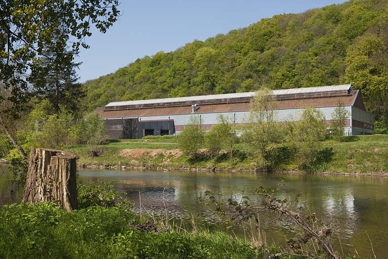 Vue d'ensemble depuis la rive gauche de l'Allan. © Jérôme Mongreville / Région Bourgogne-Franche-Comté, Inventaire du patrimoine - 2011