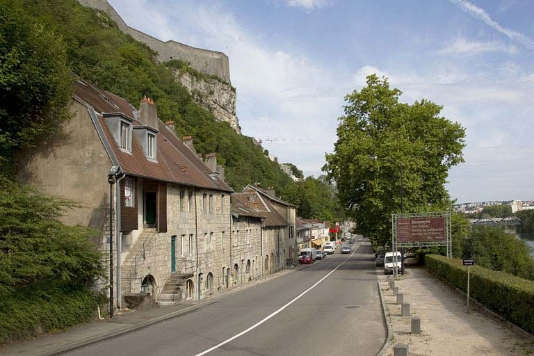 Vue d'ensemble, de trois quart gauche. © Yves Sancey / Région Bourgogne-Franche-Comté, Inventaire du patrimoine - 2011