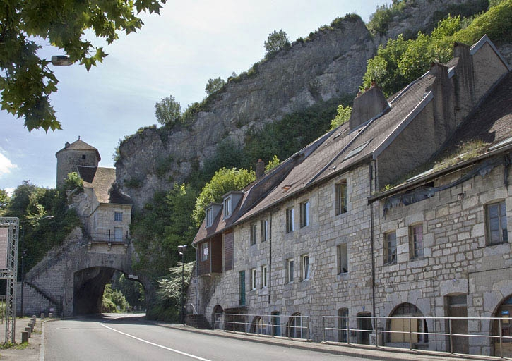 Vue d'ensemble rapprochée, de trois quarts droit. © Yves Sancey / Région Bourgogne-Franche-Comté, Inventaire du patrimoine - 2011