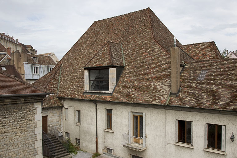 Façade latérale droite, de trois quarts droit. © Yves Sancey / Région Bourgogne-Franche-Comté, Inventaire du patrimoine - 2011