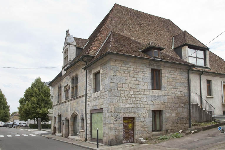 Vue d'ensemble rapprochée, de trois quarts droit. © Yves Sancey / Région Bourgogne-Franche-Comté, Inventaire du patrimoine - 2011