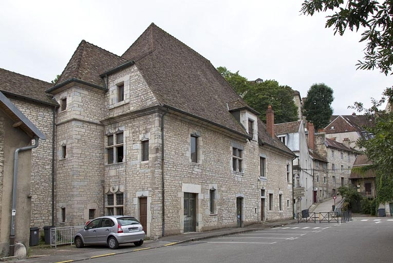 Façade latérale droite : de trois quarts gauche. © Yves Sancey / Région Bourgogne-Franche-Comté, Inventaire du patrimoine - 2011