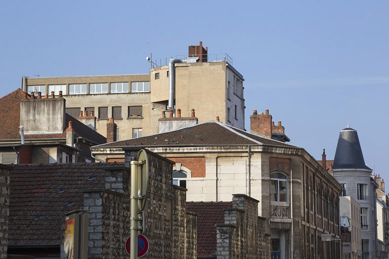 Façade postérieure : vue éloignée. © Yves Sancey / Région Bourgogne-Franche-Comté, Inventaire du patrimoine - 2011