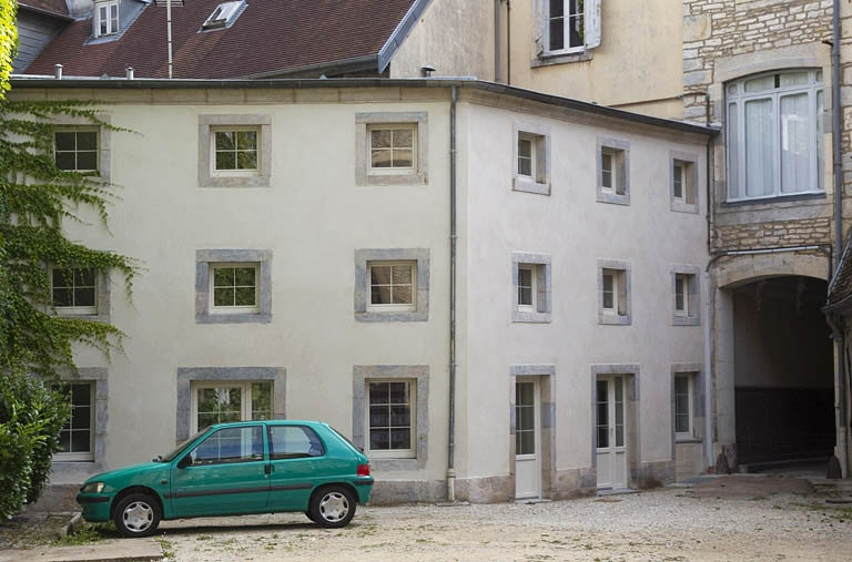 Bâtiment des bûchers : de trois quarts droit. © Yves Sancey / Région Bourgogne-Franche-Comté, Inventaire du patrimoine - 2011