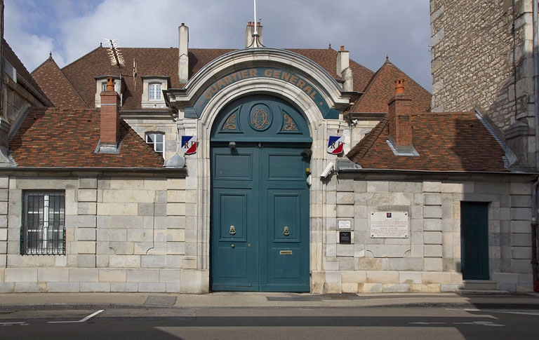 Vue du portail dans clôture : de face. © Yves Sancey / Région Bourgogne-Franche-Comté, Inventaire du patrimoine - 2011