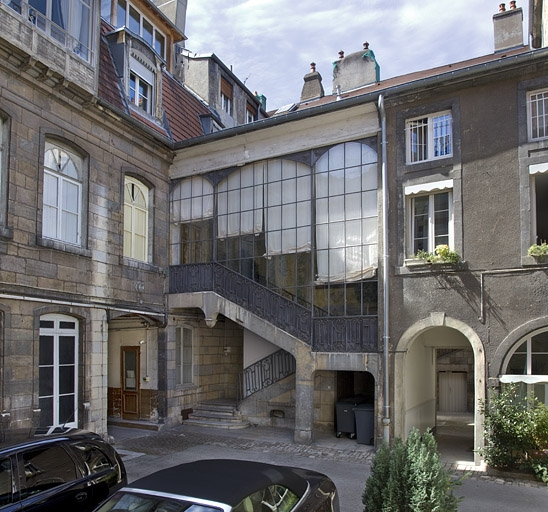 Vue d'ensemble de l'escalier à cage ouverte, de trois quarts droit. © Yves Sancey / Région Bourgogne-Franche-Comté, Inventaire du patrimoine - 2011