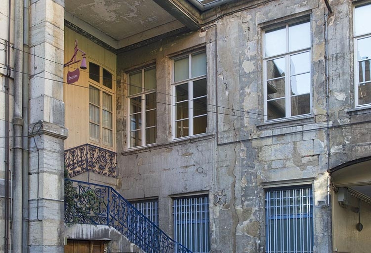 Logis principal, façade postérieure : détail de la partie gauche. © Yves Sancey / Région Bourgogne-Franche-Comté, Inventaire du patrimoine - 2011